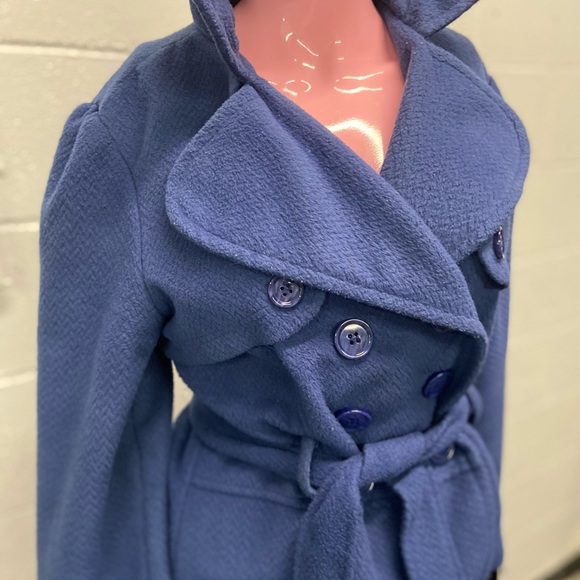 Blue Jacket - Picture 4 of 6